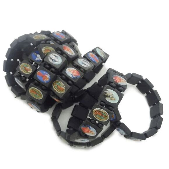 Saints Black Wooden Elasticated Unisex Bracelet - Picture 2 of 2